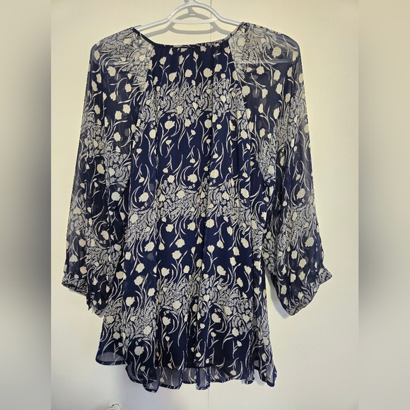 Roz & Ali Navy and Cream Floral Blouse - Size 1X - Picture 6 of 7